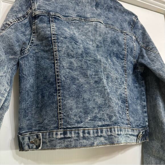 Ashley Vintage Charm Blue Denim Jacket, Acid Wash, Medium - Picture 10 of 13